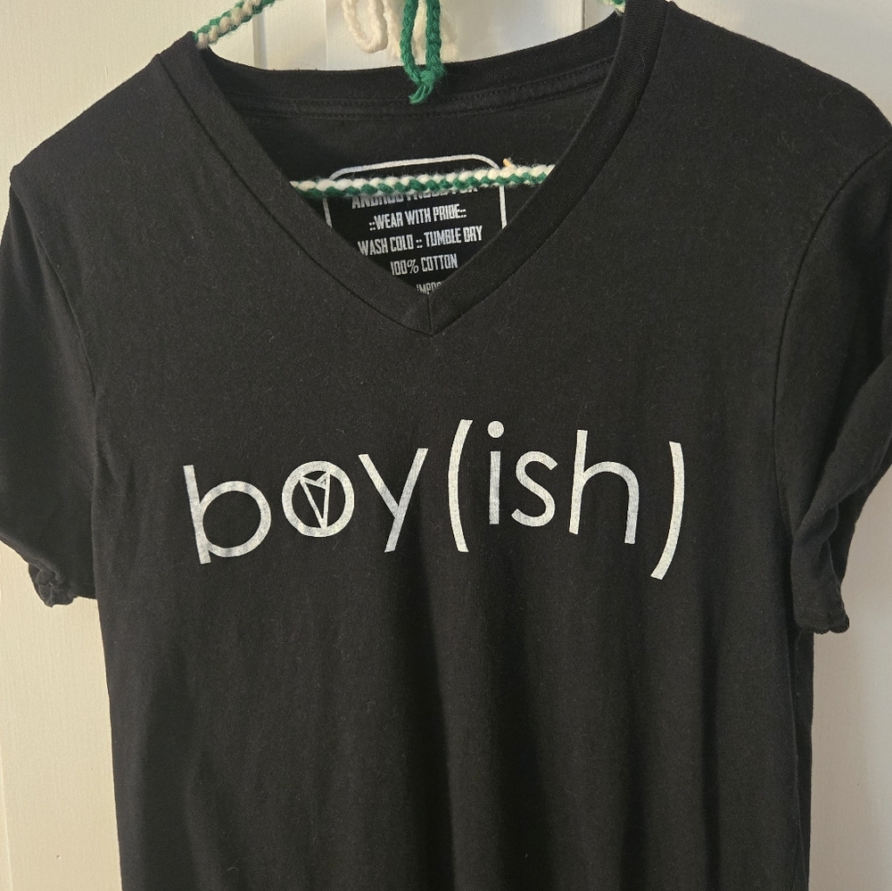 Black Fitted Short Sleeve Tee with Boyish Print